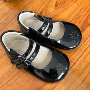 Robeez black shiny leather baby shoes size 9-12 months